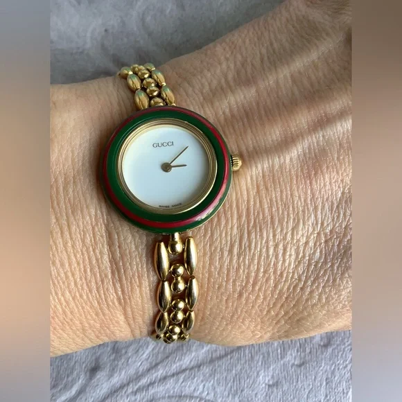 Gucci dressy chain bracelet watch with bezel set🌟🌟🌟 - Picture 8 of 11